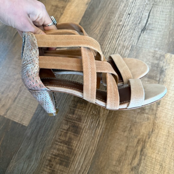 Donald J. Pliner Women's Tan Sandals - Picture 4 of 9